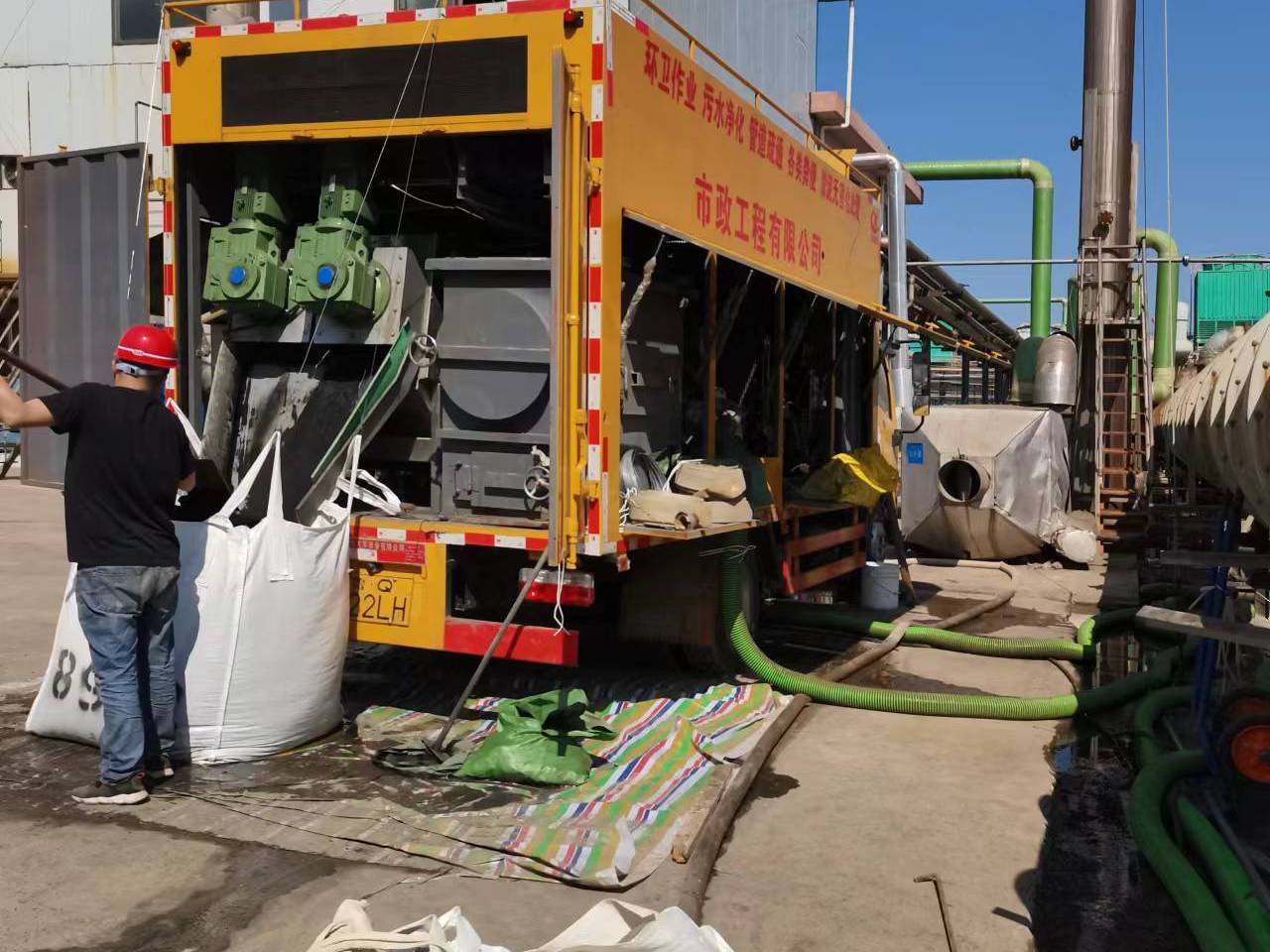 东河淤泥压干处理